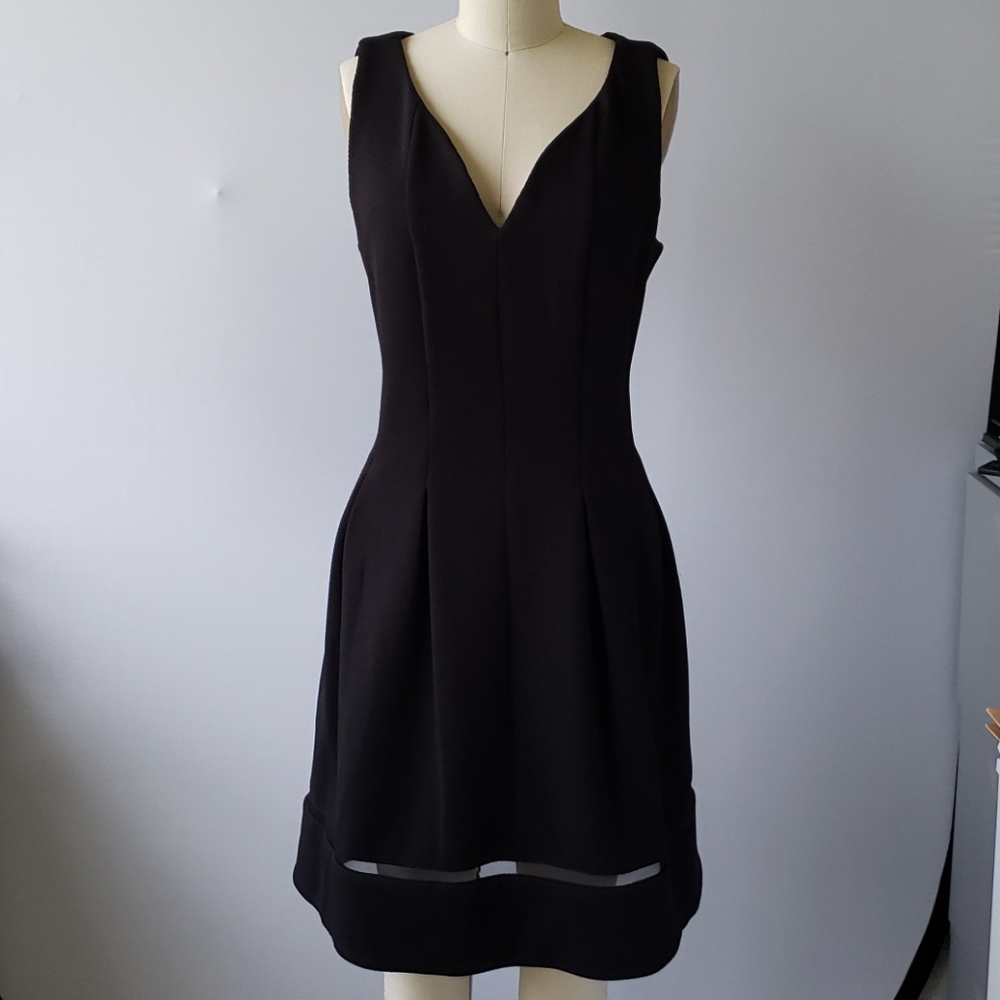 TAYLOR • Little Black Dress